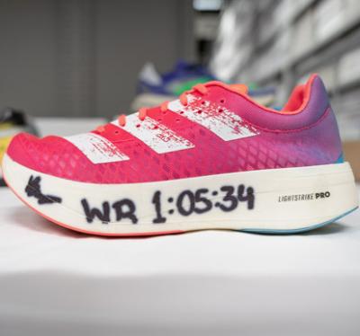 Las zapatillas para correr de adidas a través de la historia: de zapatillas de pista a súper zapatillas