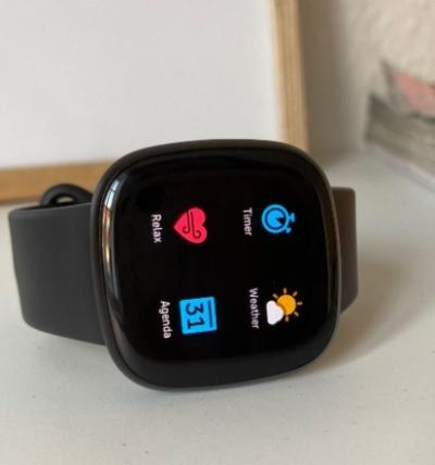 TEST: FITBIT VERSA 3 - Stilvolle Smartwatch und Aktivitätstracker mit integriertem GPS