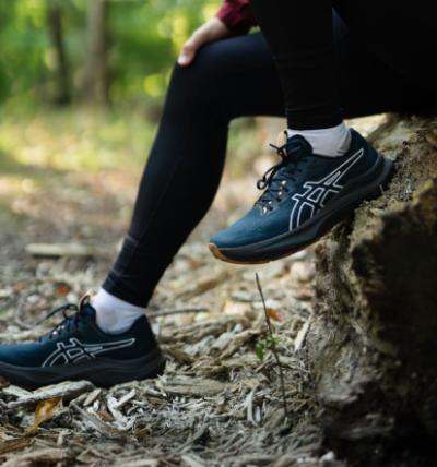 ASICS Nature Bathing: Eine Brücke zwischen Asphalt und Waldweg
