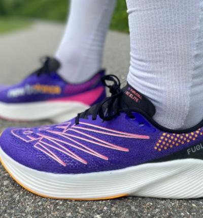 TEST: New Balance Fuelcell RC Elite 2 - Blitzschneller und federnder Carbonschuh.