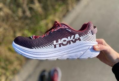 TEST: HOKA ONE ONE RINCON 2 - SUMBLIEM COMFORT IN EEN ERG LICHTE EDITIE