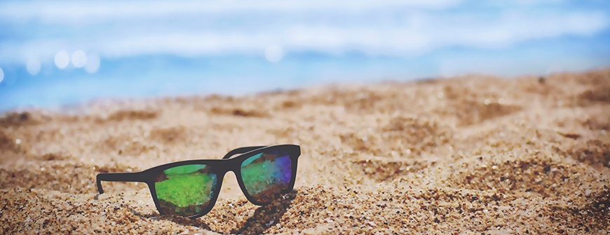 Running shoes in the suitcase